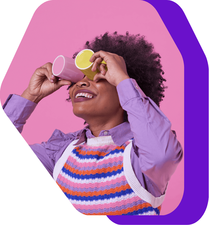 Mulher sorridente com fundo inspirador